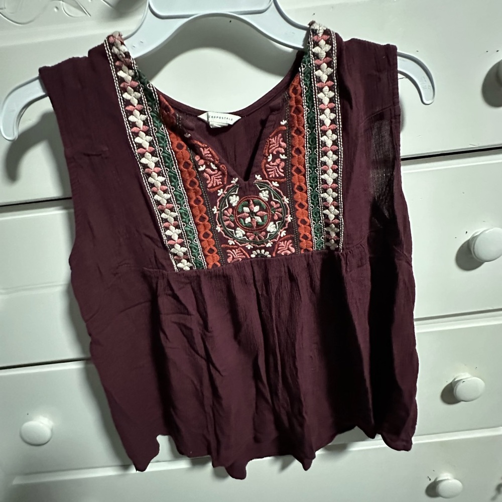 Aeropostale Sleeveless Embroidered Split Neck Top Size Small Summer Boho Chic XS